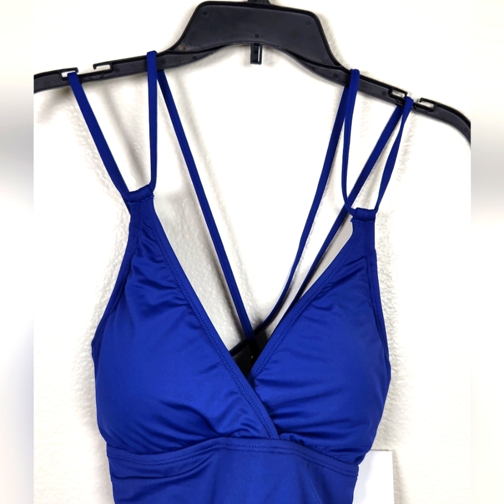 LA BLANCA Island Goddess Surplice Mio One-Piece Swimsuit - Picture 5 of 7